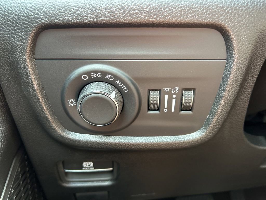 Used 2024 Jeep Grand Cherokee L Laredo w/ Luxury Tech Group I image 30