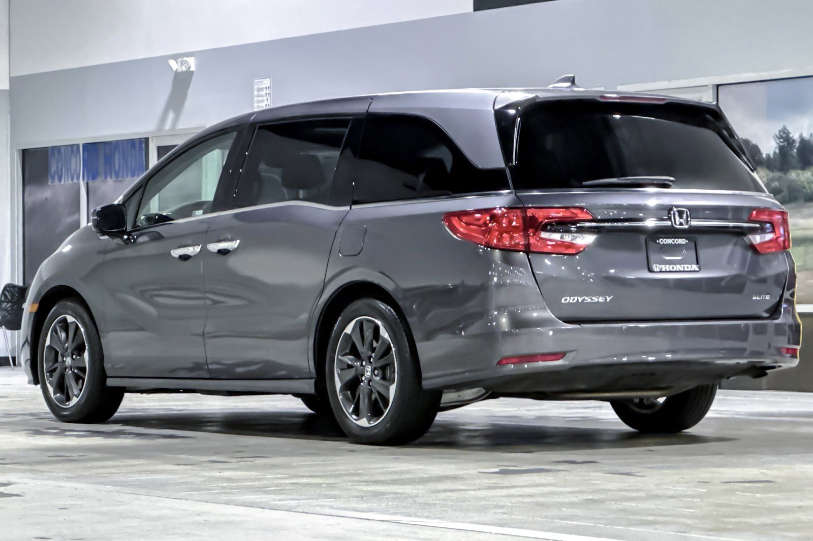 Certified 2024 Honda Odyssey Elite image 3