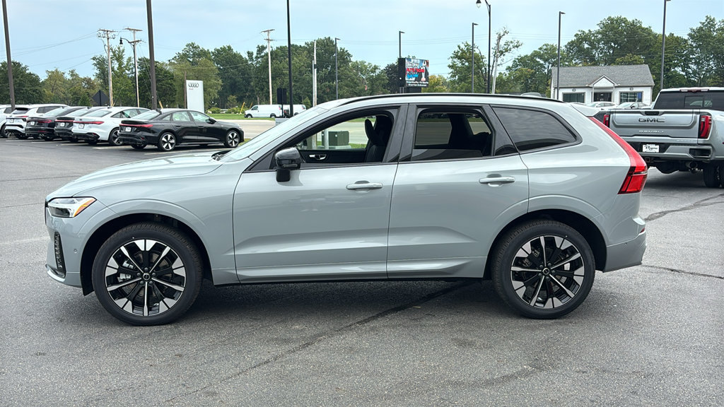 New 2027 Volvo XC60 B5 Plus AWD/4WD image 2