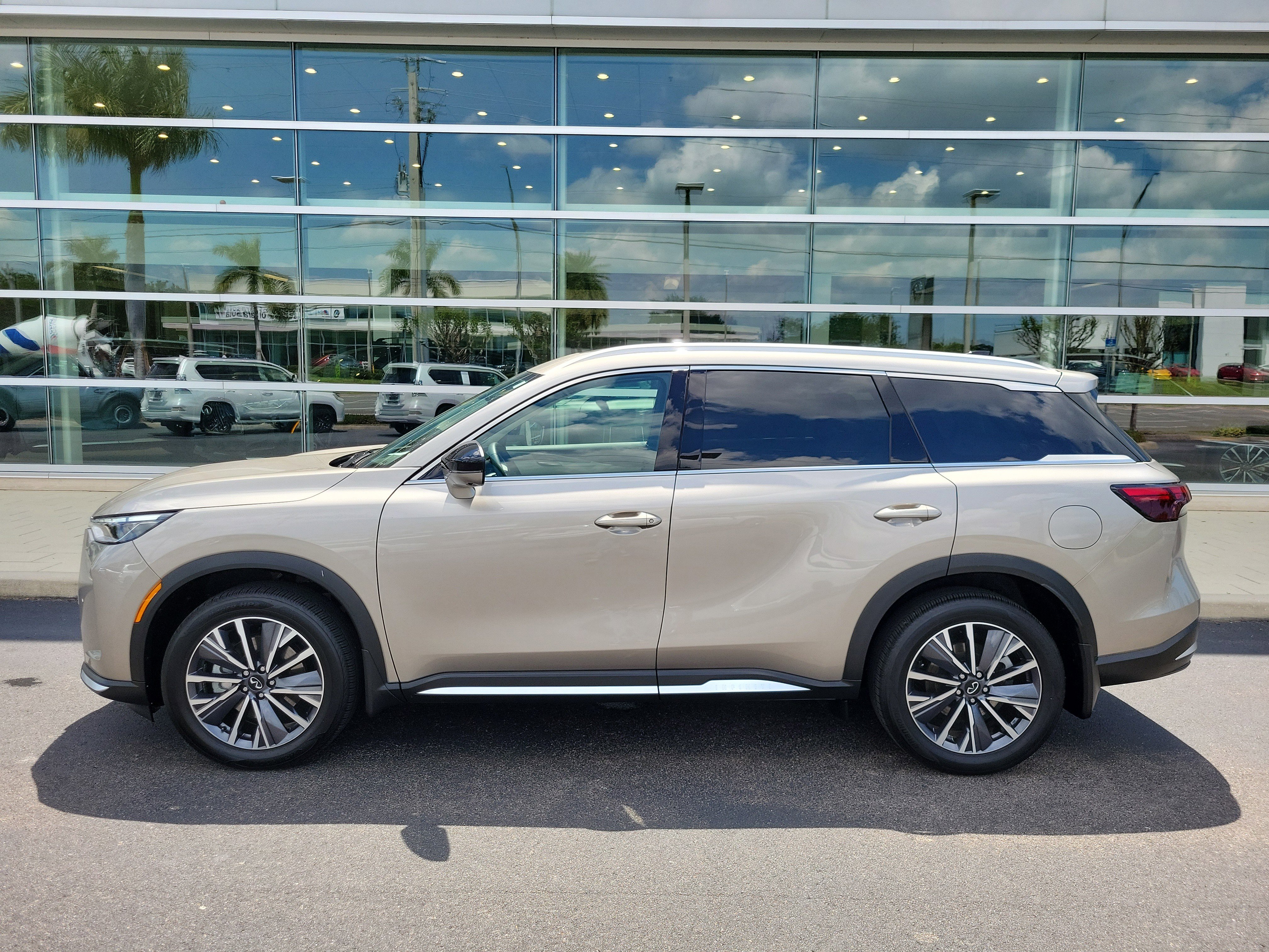 Certified 2026 INFINITI QX60 Luxe w/ Cargo Package image 7