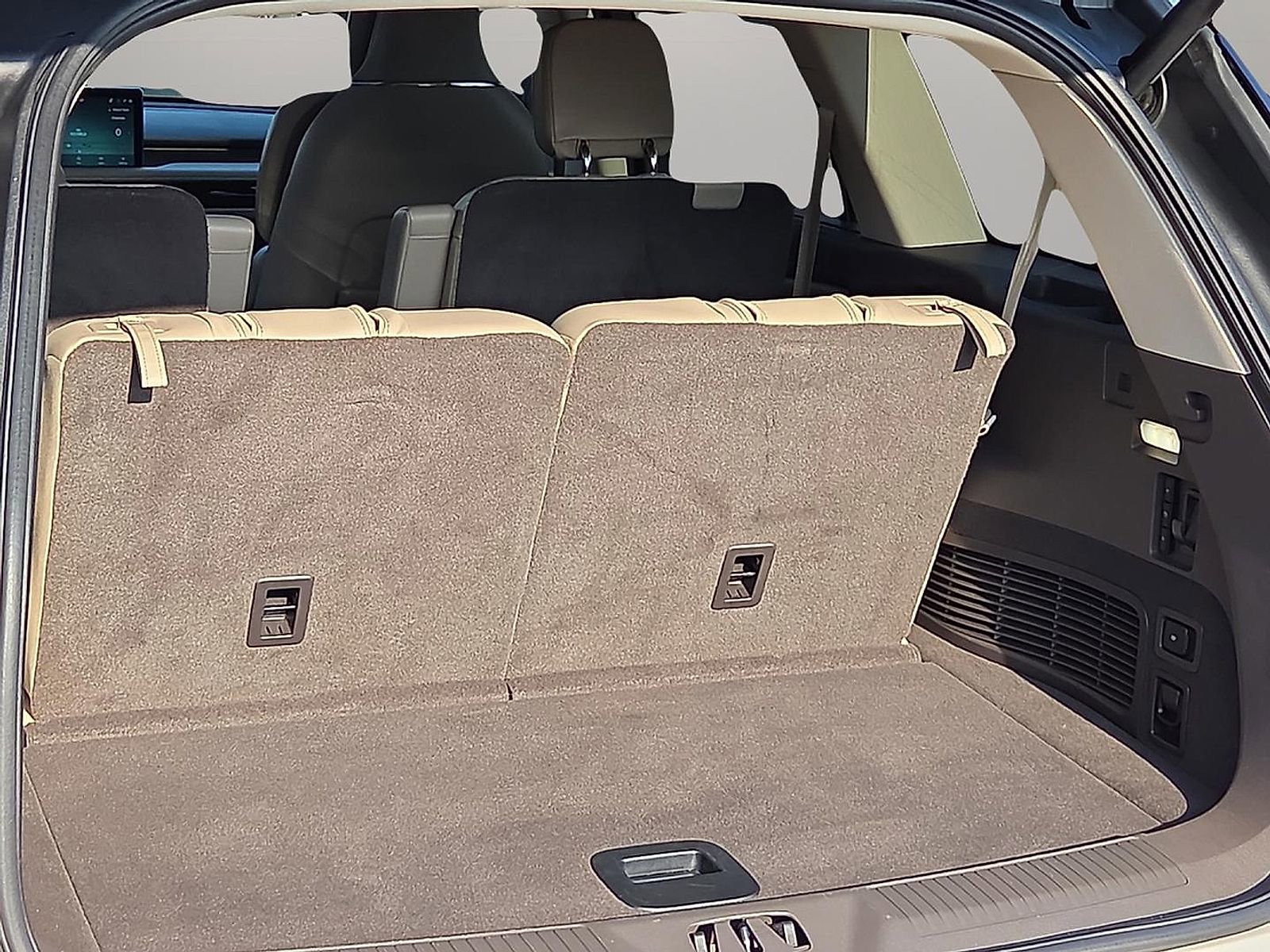 Used 2023 Lincoln Aviator Reserve w/ Equipment Group 201A AWD/4WD image 8