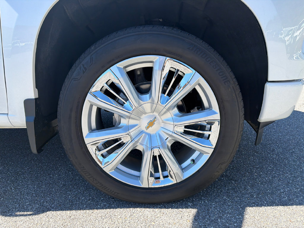Used 2023 Chevrolet Silverado 1500 High Country w/ High Country Premium Package AWD/4WD image 12