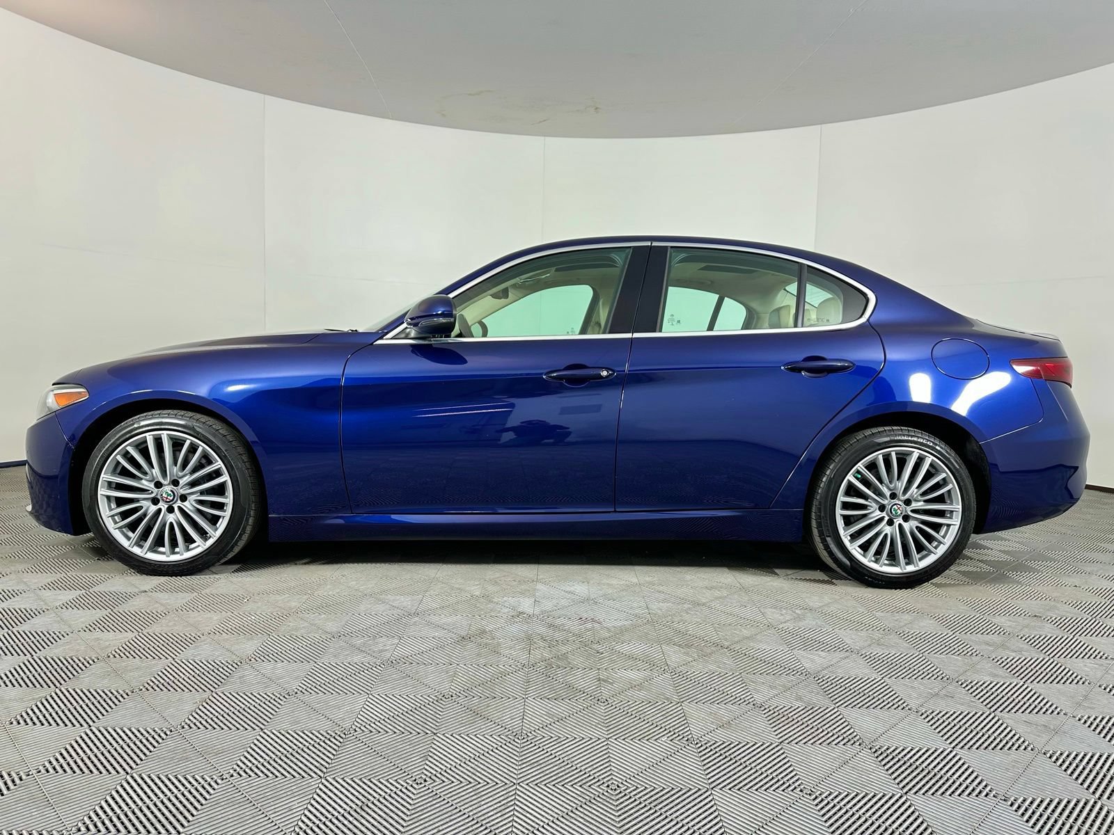 Used 2017 Alfa Romeo Giulia Ti w/ TI Lusso Light Wood Package AWD/4WD image 17