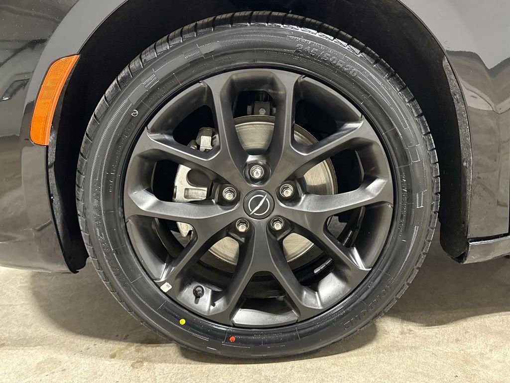 Used 2025 Chrysler Pacifica Limited image 29