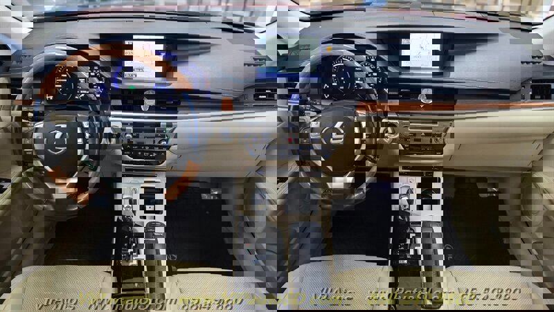 Used 2014 Lexus ES 300h w/ Premium Package w/Bamboo Trim image 20