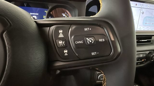 Used 2024 Jeep Wrangler Unlimited w/ Convenience Group AWD/4WD image 15