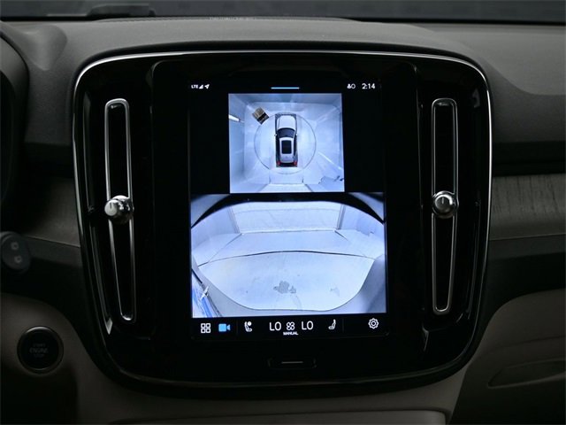 Used 2024 Volvo XC40 B5 Plus w/ Climate Package image 21