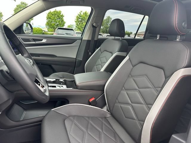 Certified 2025 Volkswagen Atlas Peak Edition SE AWD/4WD image 28