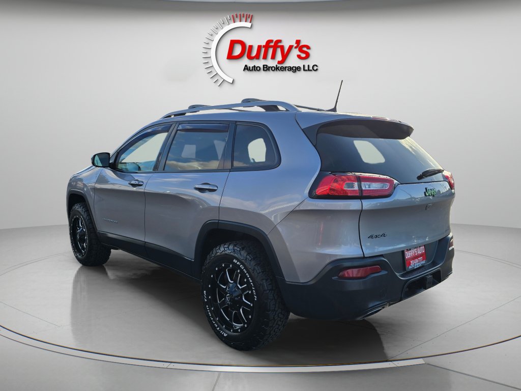 Used 2018 Jeep Cherokee Latitude Plus AWD/4WD image 17