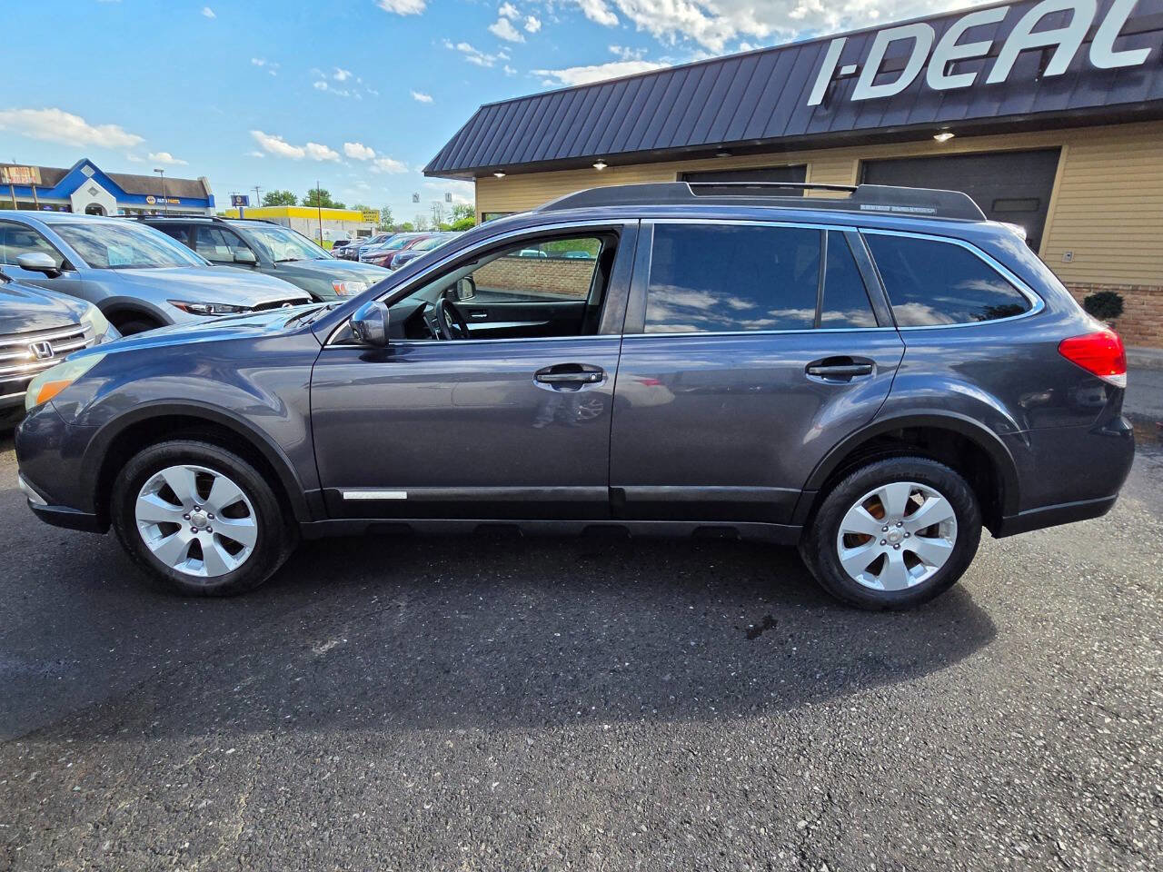 Used 2010 Subaru Outback 2.5i Premium AWD/4WD image 8