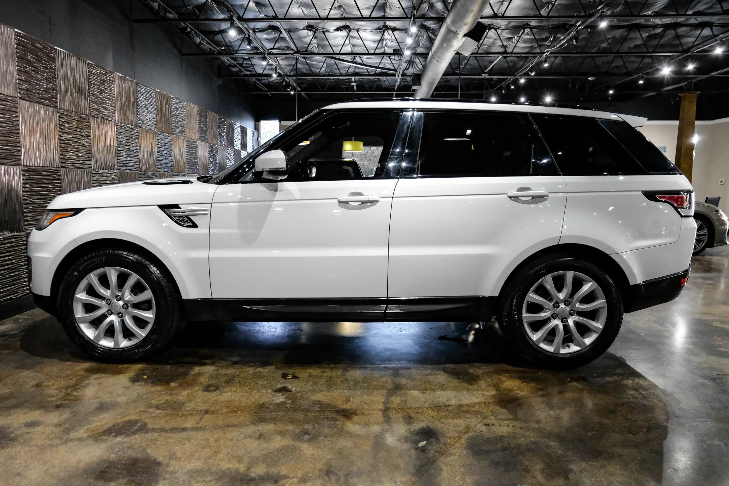 Used 2017 Land Rover Range Rover Sport HSE AWD/4WD image 13