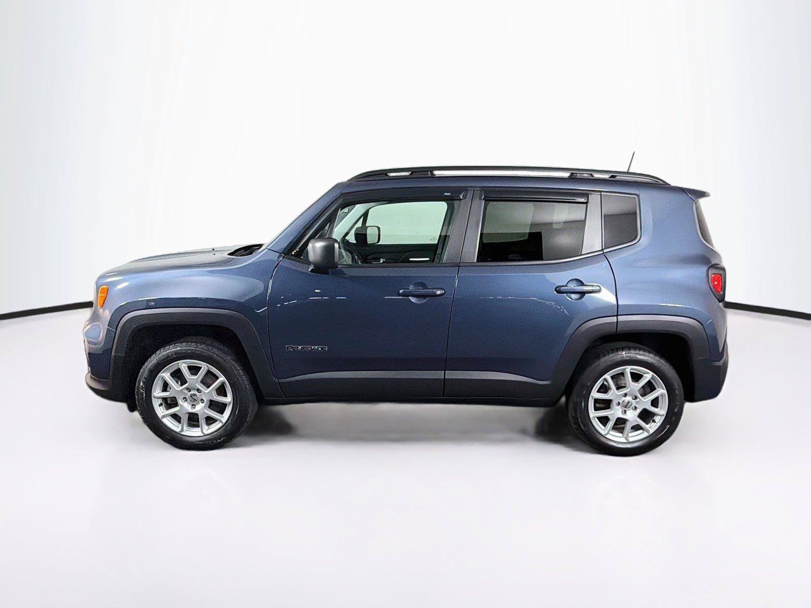 Used 2022 Jeep Renegade Latitude AWD/4WD image 8