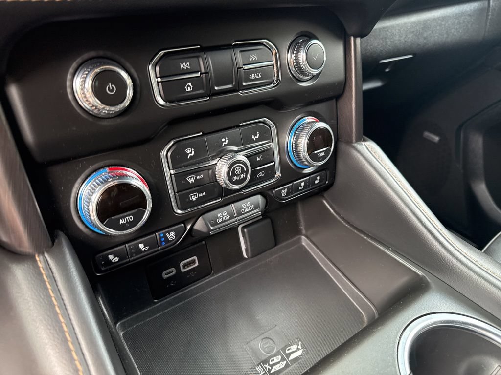 Used 2024 GMC Yukon AT4 AWD/4WD image 30