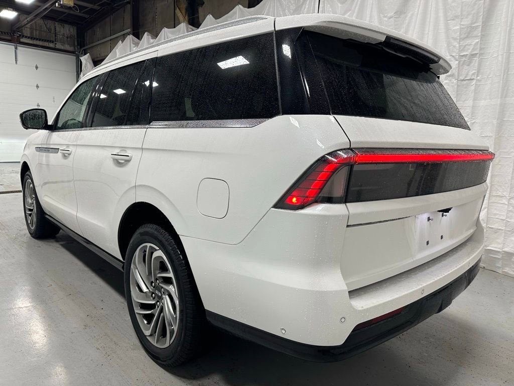 Used 2025 Lincoln Navigator Reserve image 5