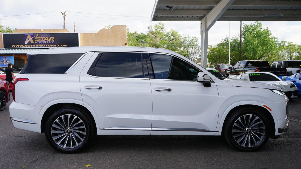 Used 2025 Hyundai Palisade Calligraphy AWD/4WD image 2