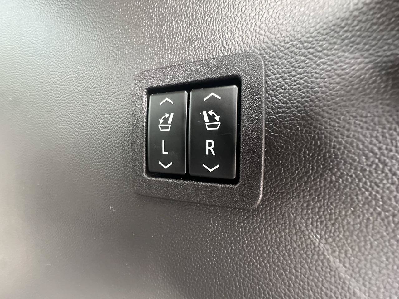 Used 2021 Buick Enclave Premium w/ Sun and Sites Package FWD image 59