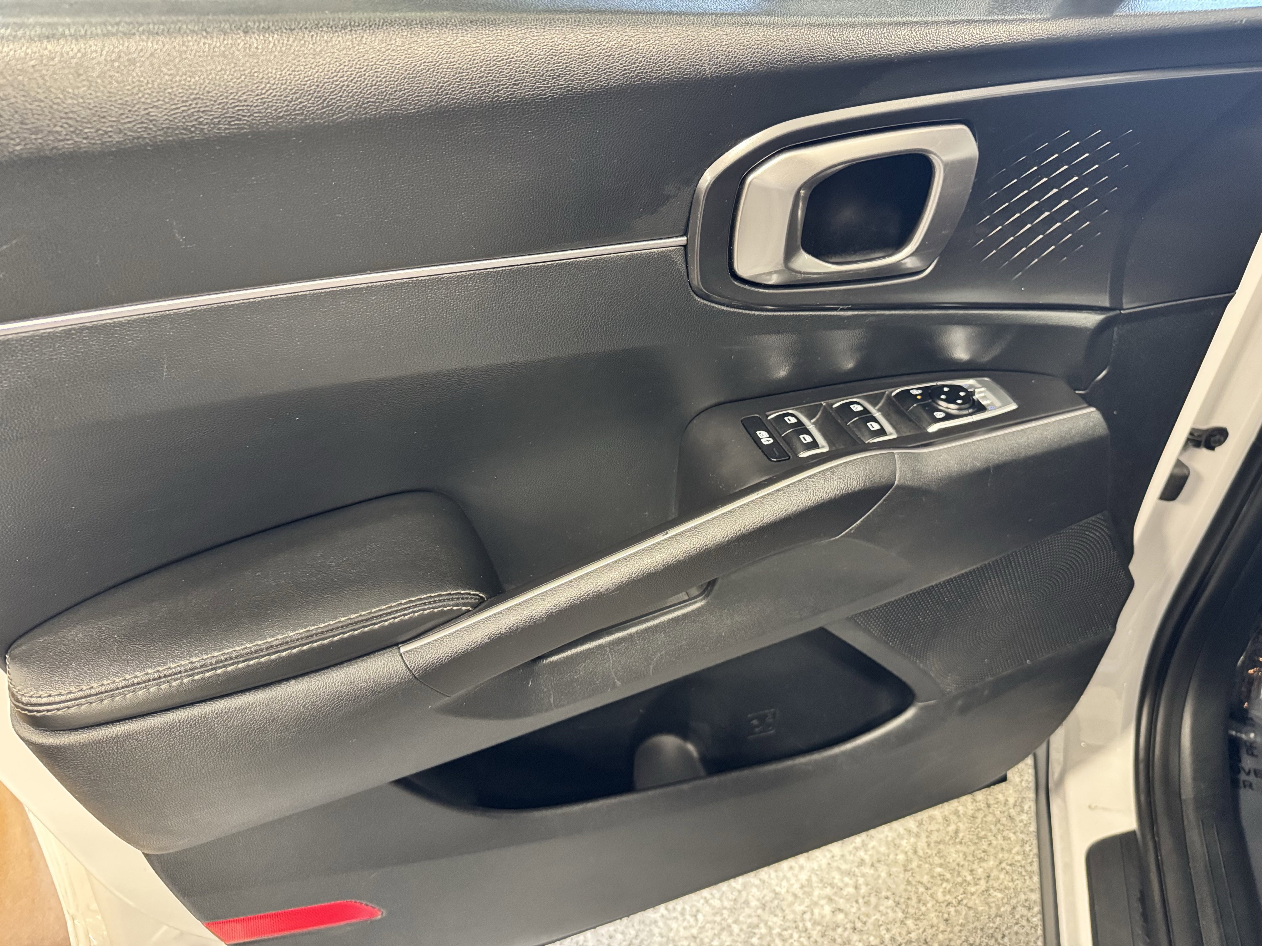 Used 2024 Kia Sorento S image 23