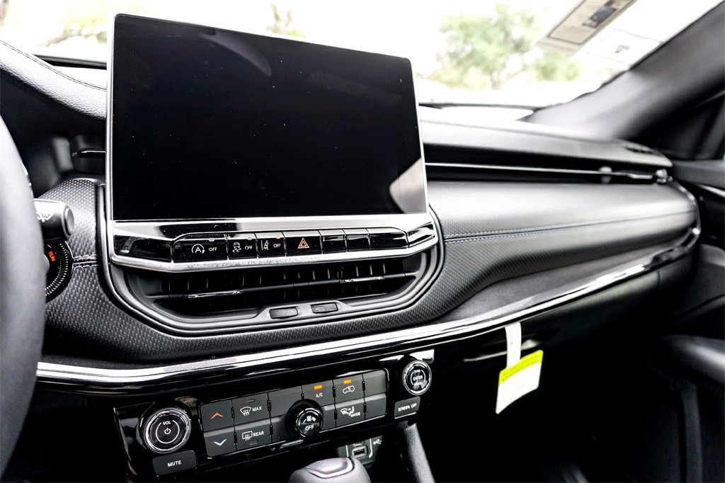 New 2026 Jeep Compass Latitude image 14