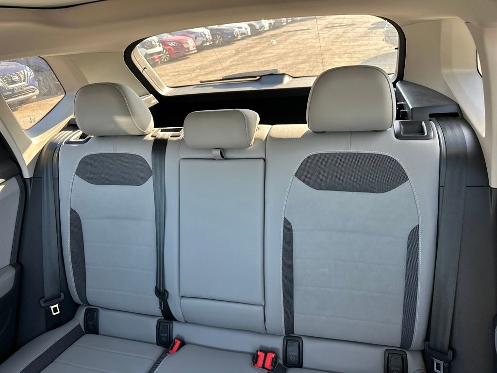 Used 2024 Volkswagen Taos SE image 19