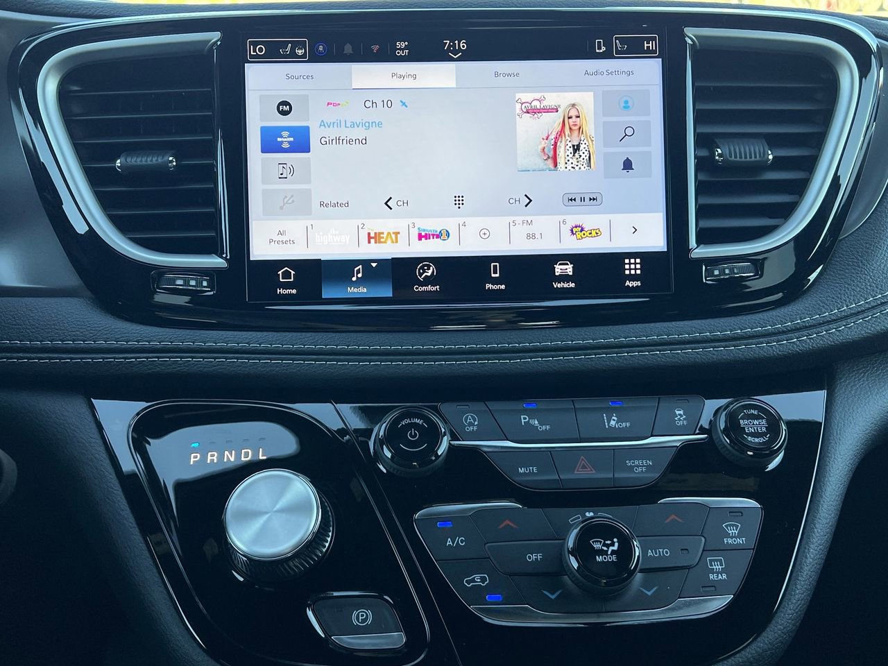 New 2026 Chrysler Pacifica Select image 4