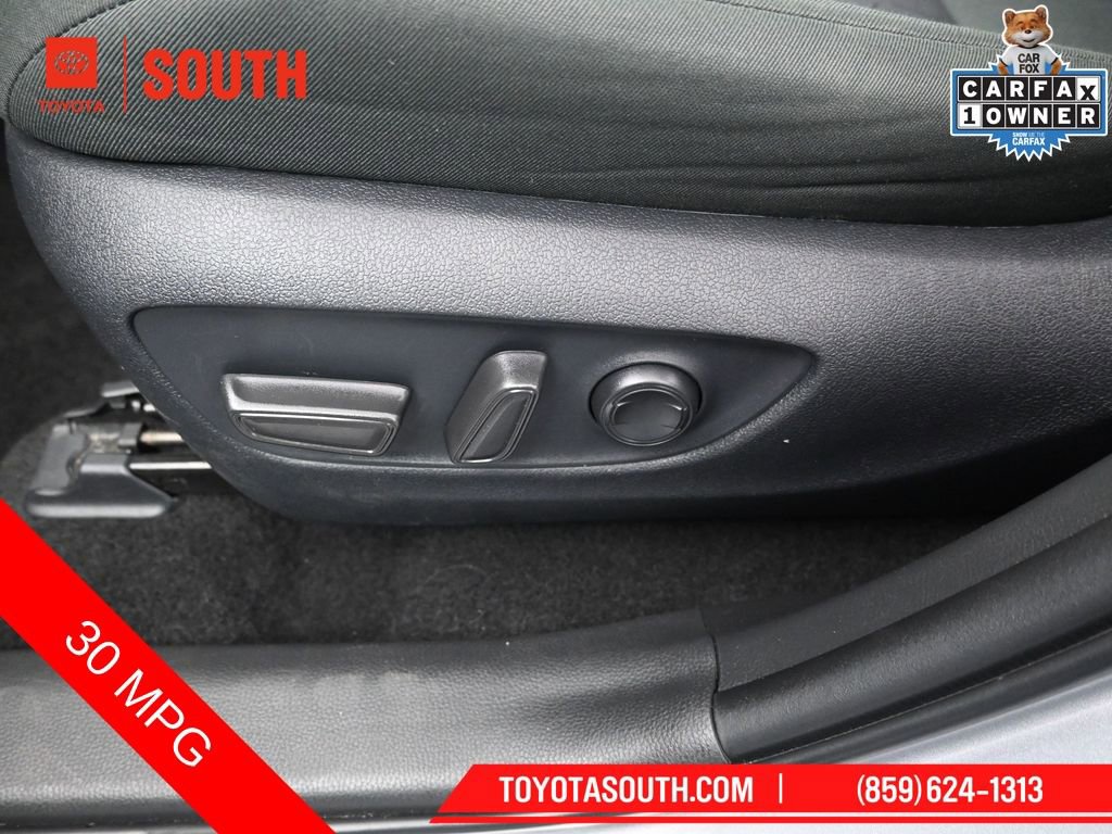 Used 2025 Toyota RAV4 XLE image 22