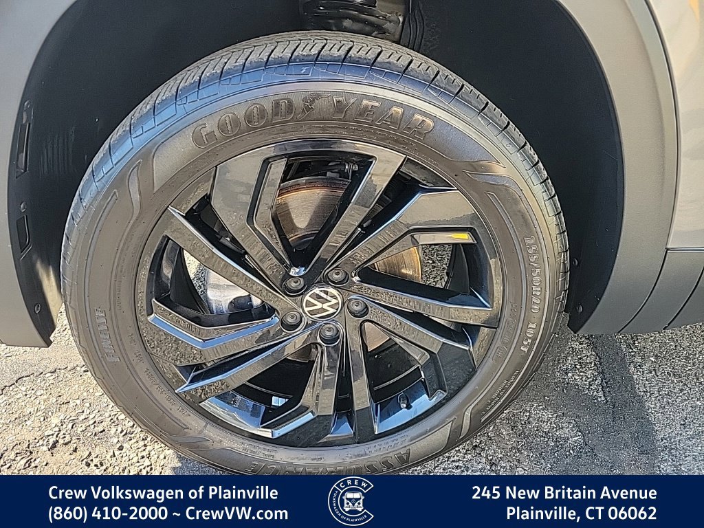 Certified 2023 Volkswagen Atlas SE w/ Black Wheel Package AWD/4WD image 17
