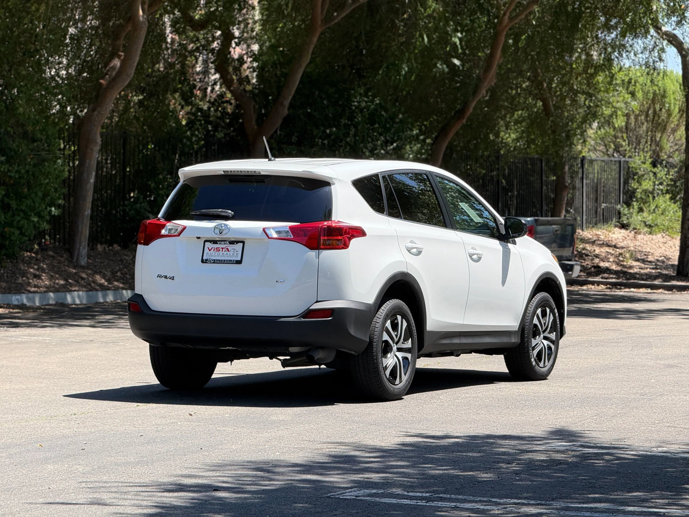 Used 2015 Toyota RAV4 LE image 4