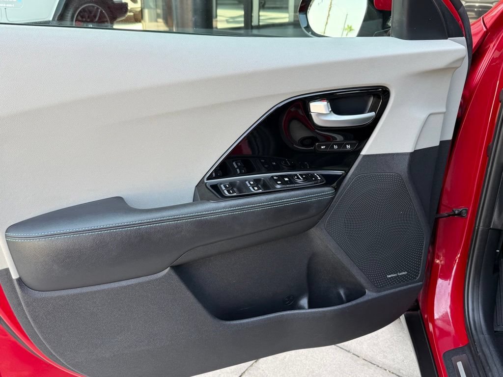 Used 2018 Kia Niro Touring FWD image 18