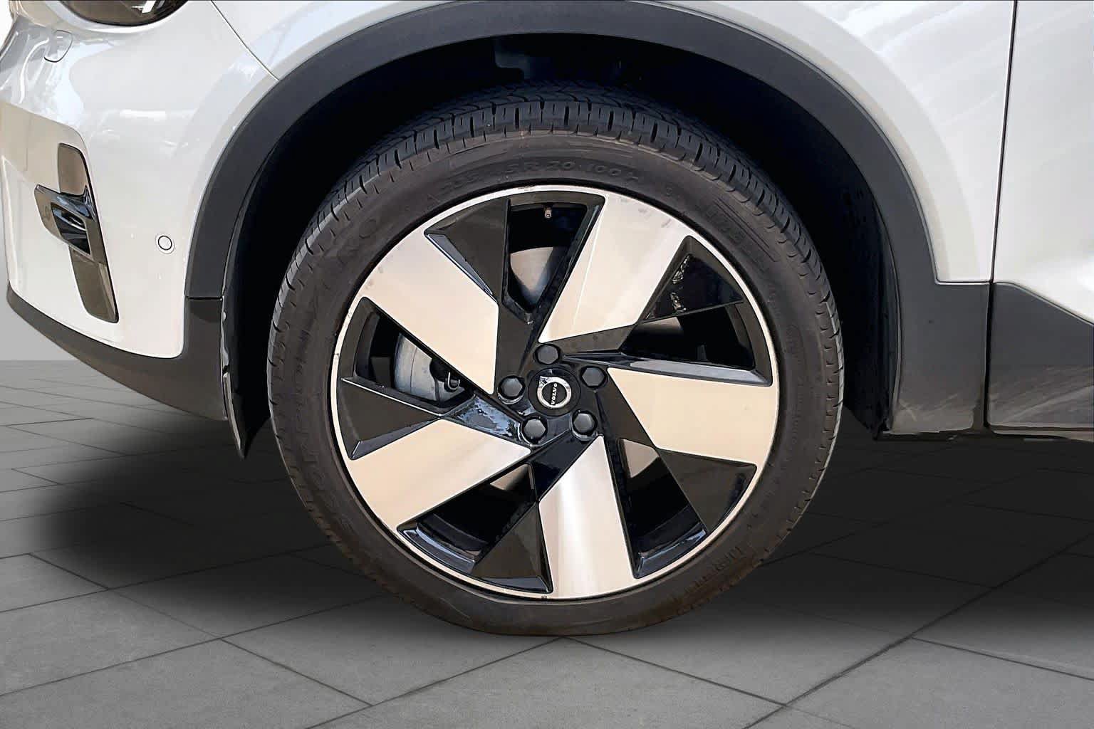 Used 2023 Volvo XC40 Recharge Ultimate AWD/4WD image 10