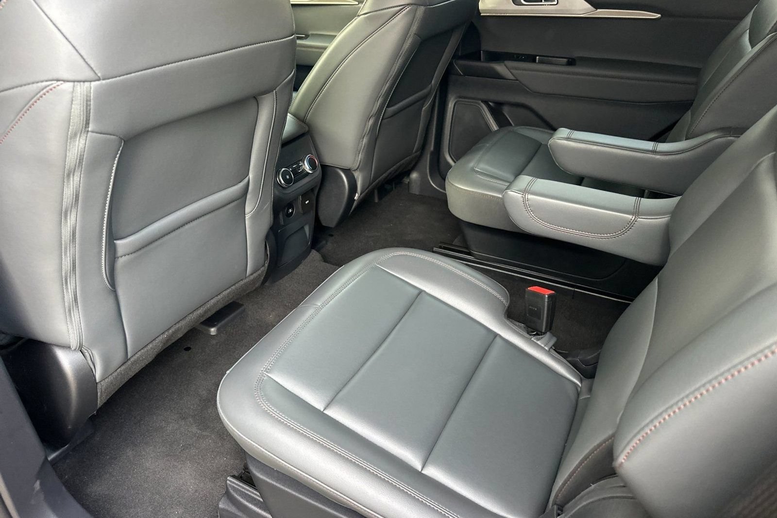 New 2025 Ford Explorer Active w/ Active Comfort Package RWD image 14
