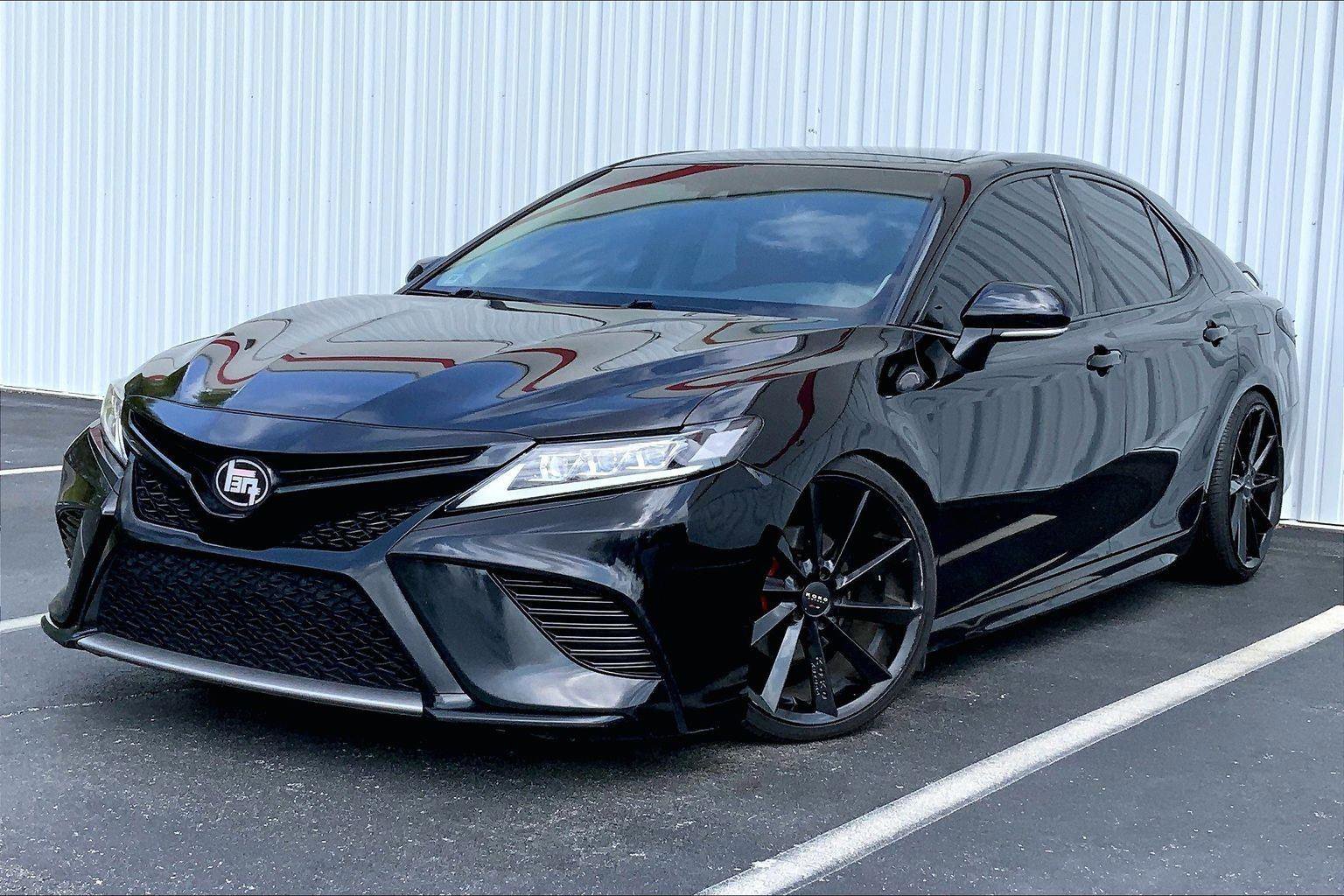 Used 2019 Toyota Camry XSE FWD image 1