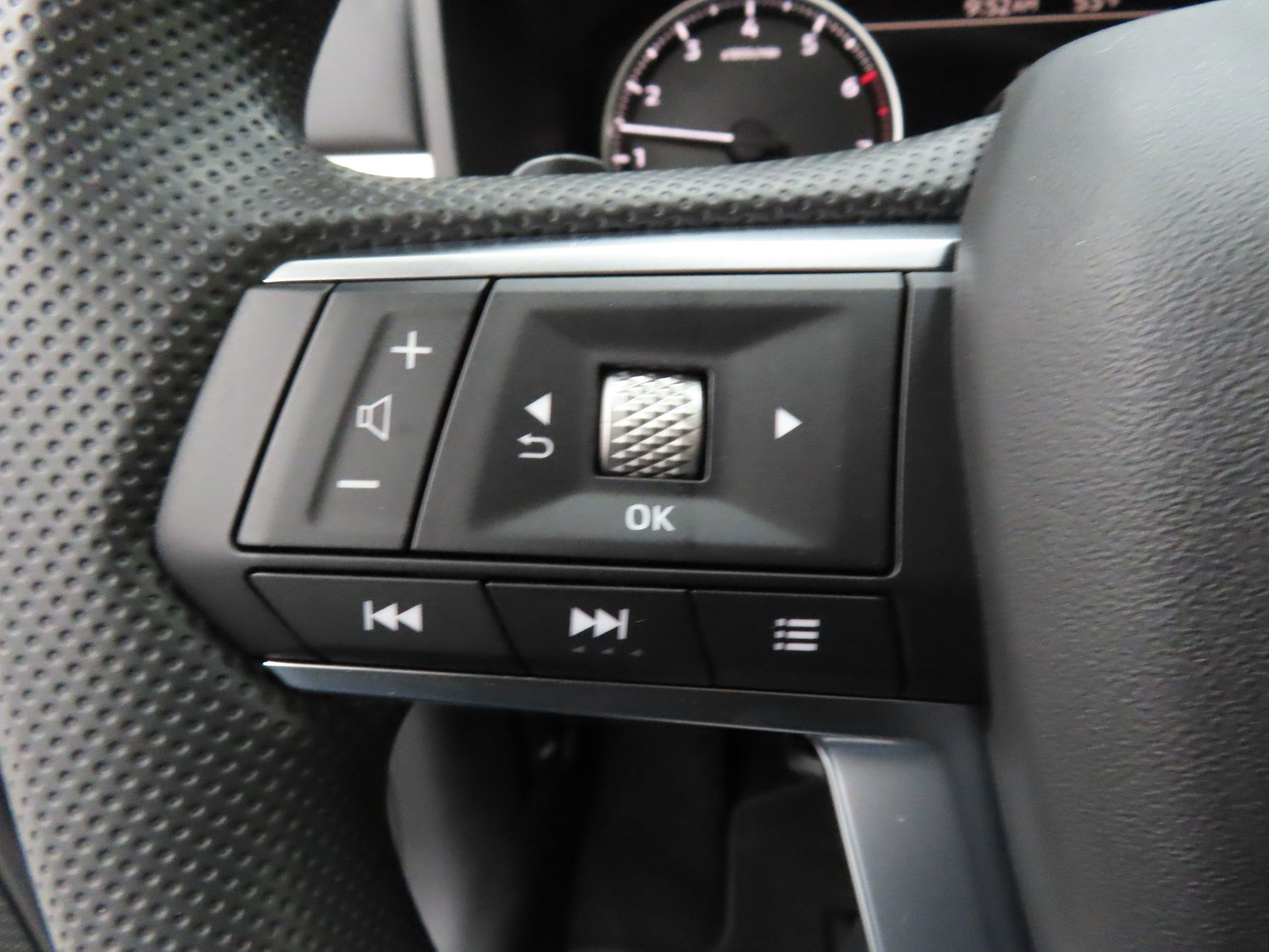 New 2026 Mitsubishi Outlander ES image 9
