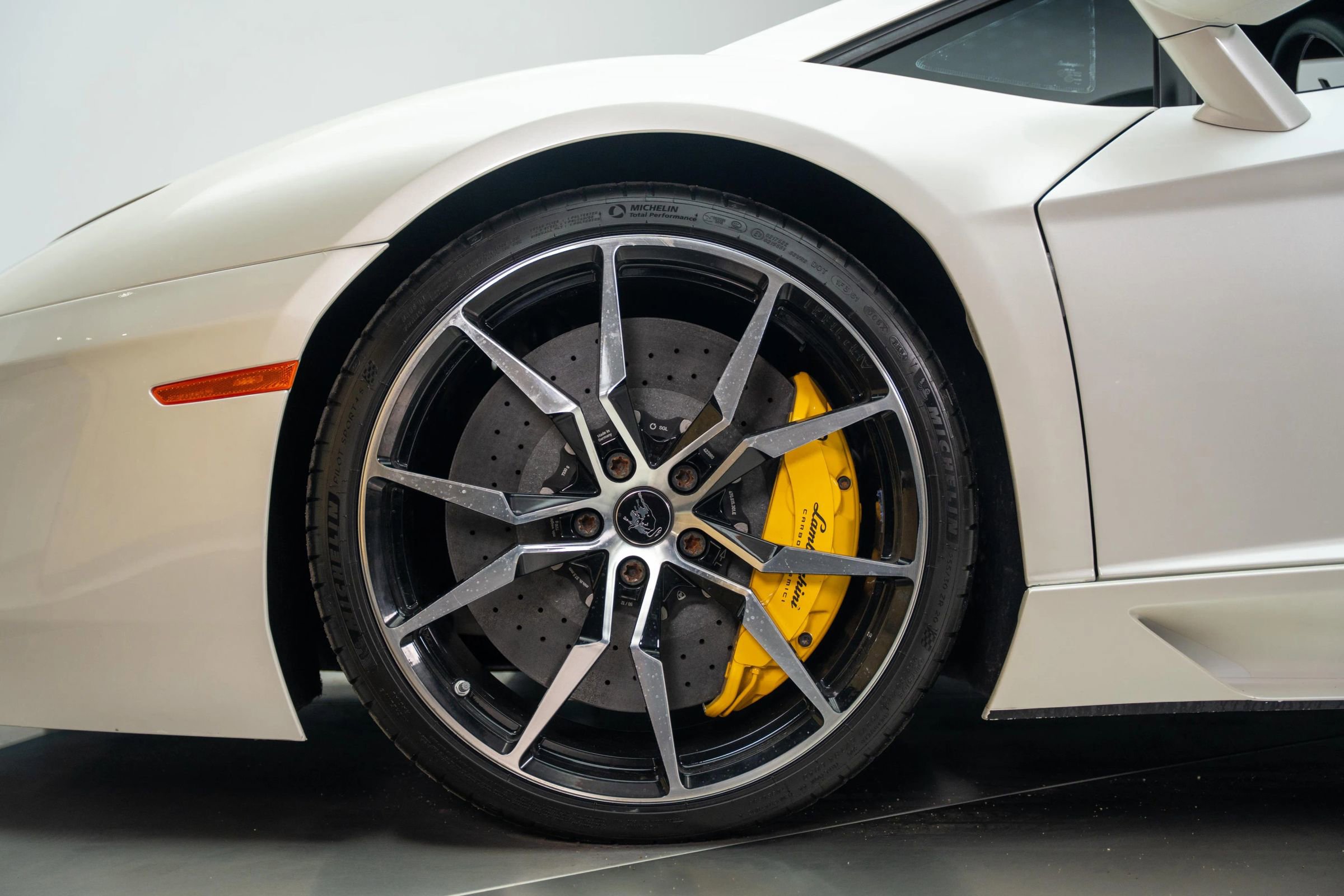 Used 2013 Lamborghini Aventador LP 700-4 image 19