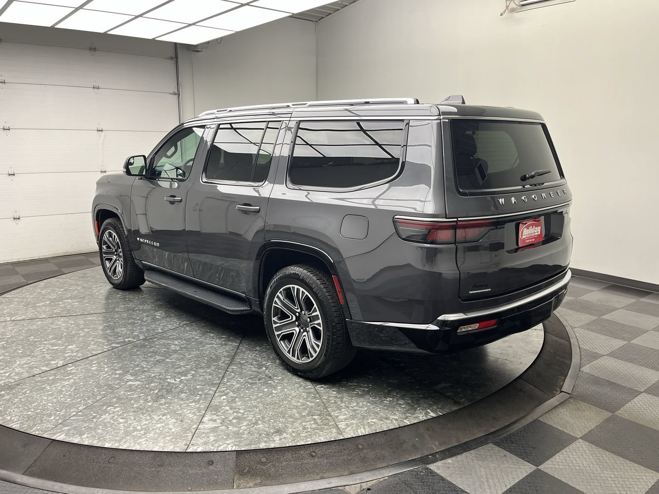 Used 2023 Jeep Wagoneer 4WD w/ Premium Group I image 2