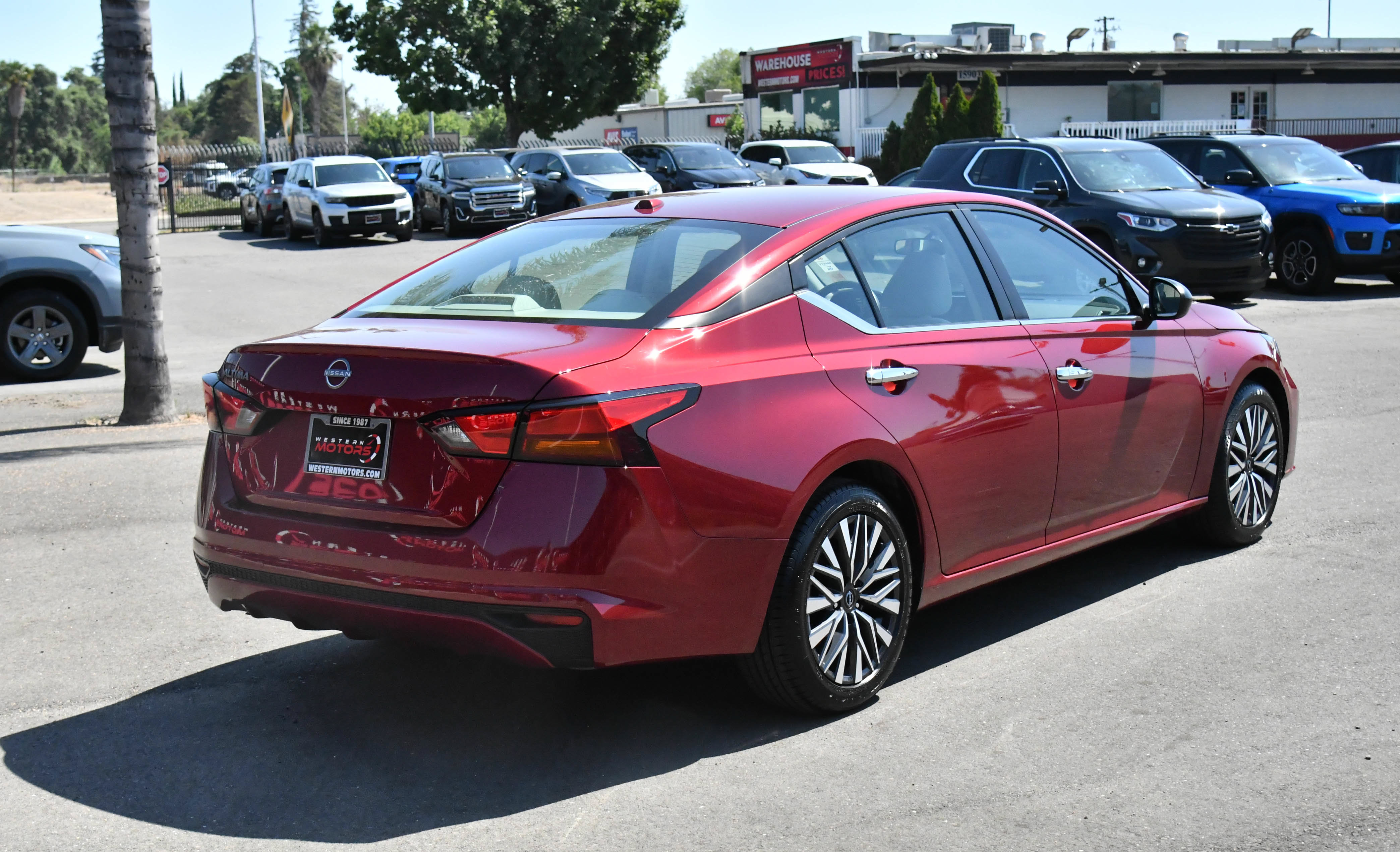 Used 2025 Nissan Altima 2.5 SV FWD image 8