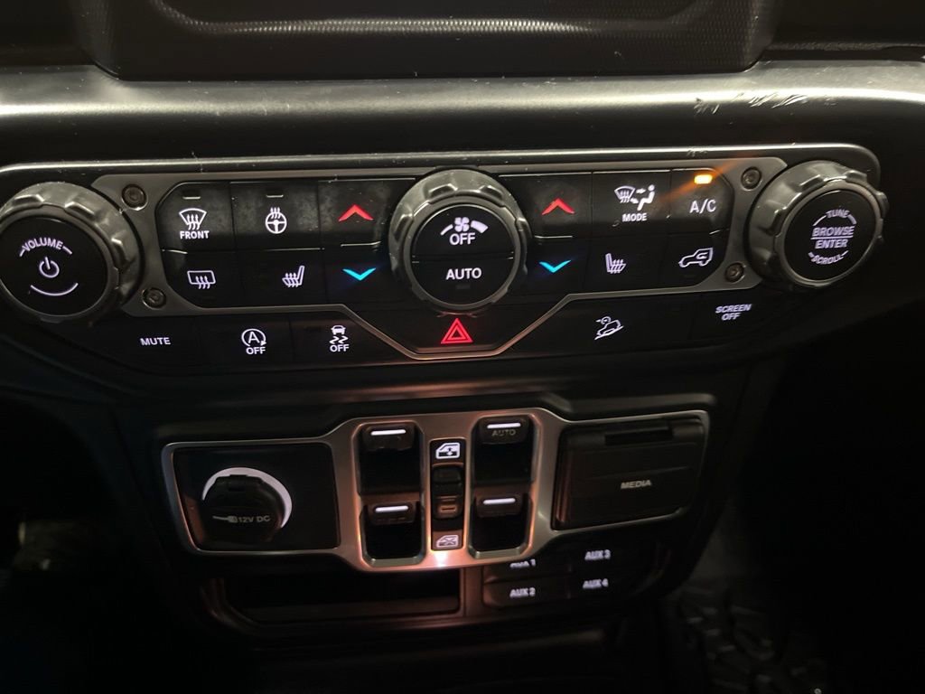 Used 2019 Jeep Wrangler Unlimited Sahara w/ Dual Top Group AWD/4WD image 22