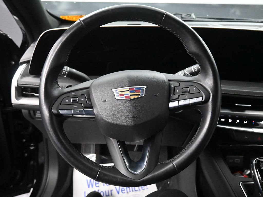 Used 2025 Cadillac XT4 Premium Luxury image 33