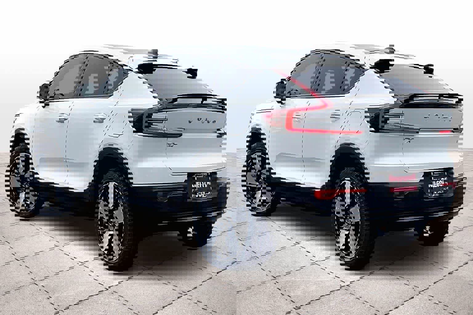 Used 2023 Volvo C40 P8 Recharge Ultimate image 15