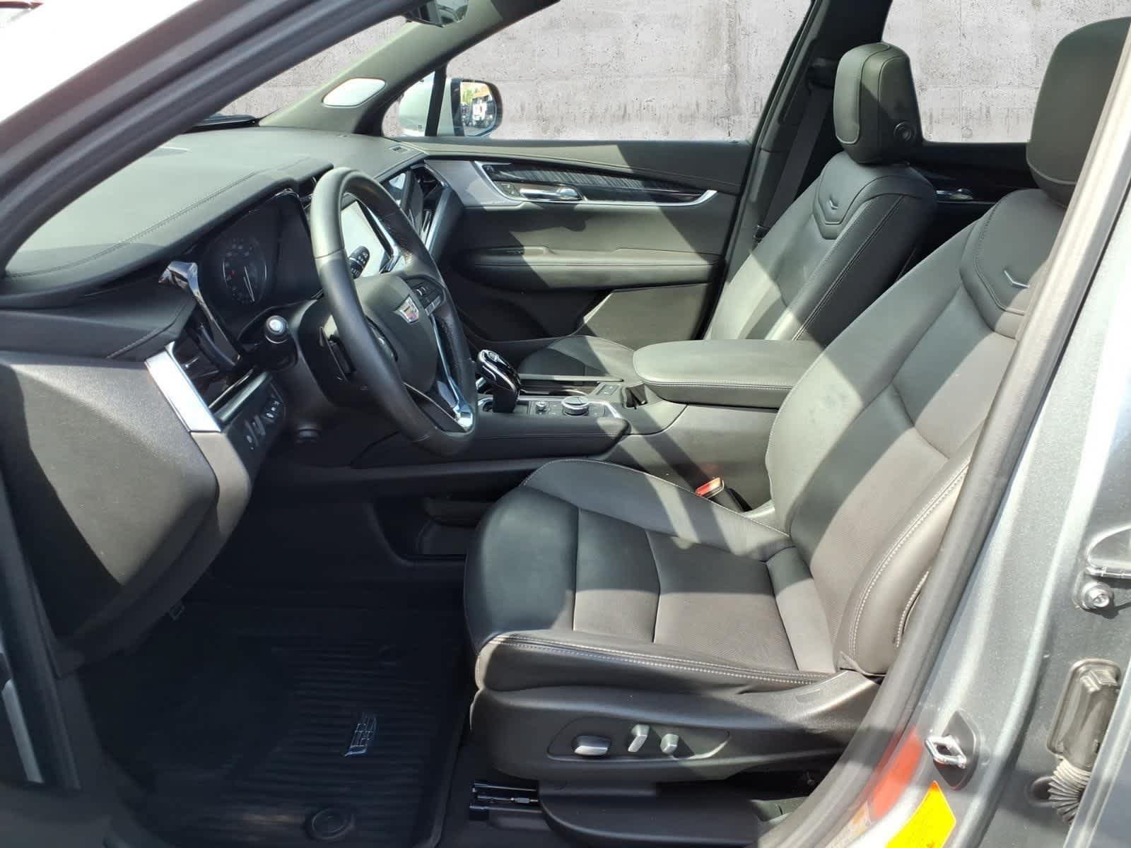 Used 2023 Cadillac XT6 Premium Luxury w/ Technology Package AWD/4WD image 4
