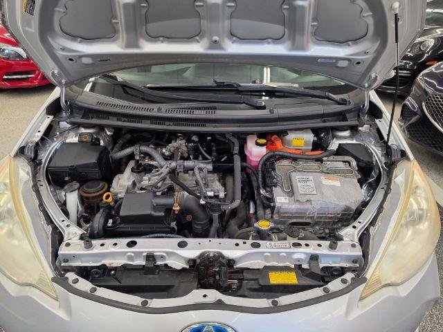 Used 2013 Toyota Prius C One FWD image 39