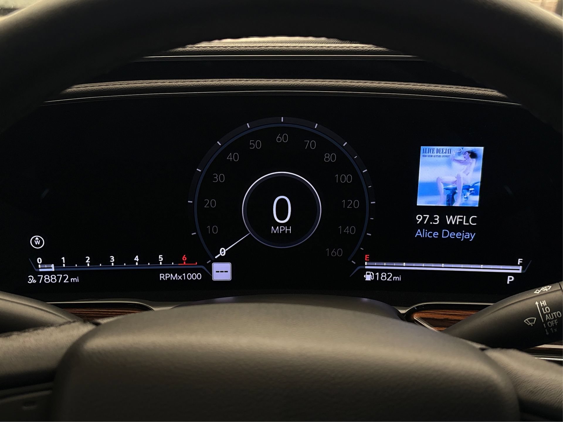 Used 2023 Cadillac Escalade ESV Luxury RWD image 18