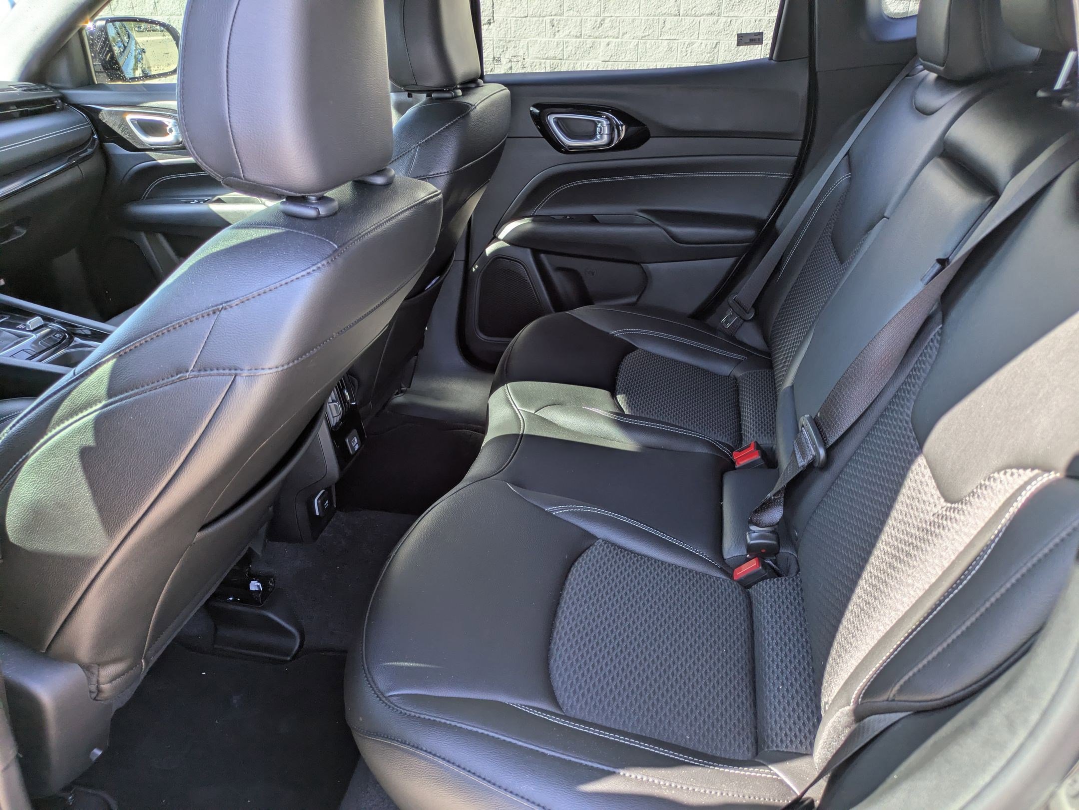 Used 2024 Jeep Compass Latitude w/ Convenience Group image 13