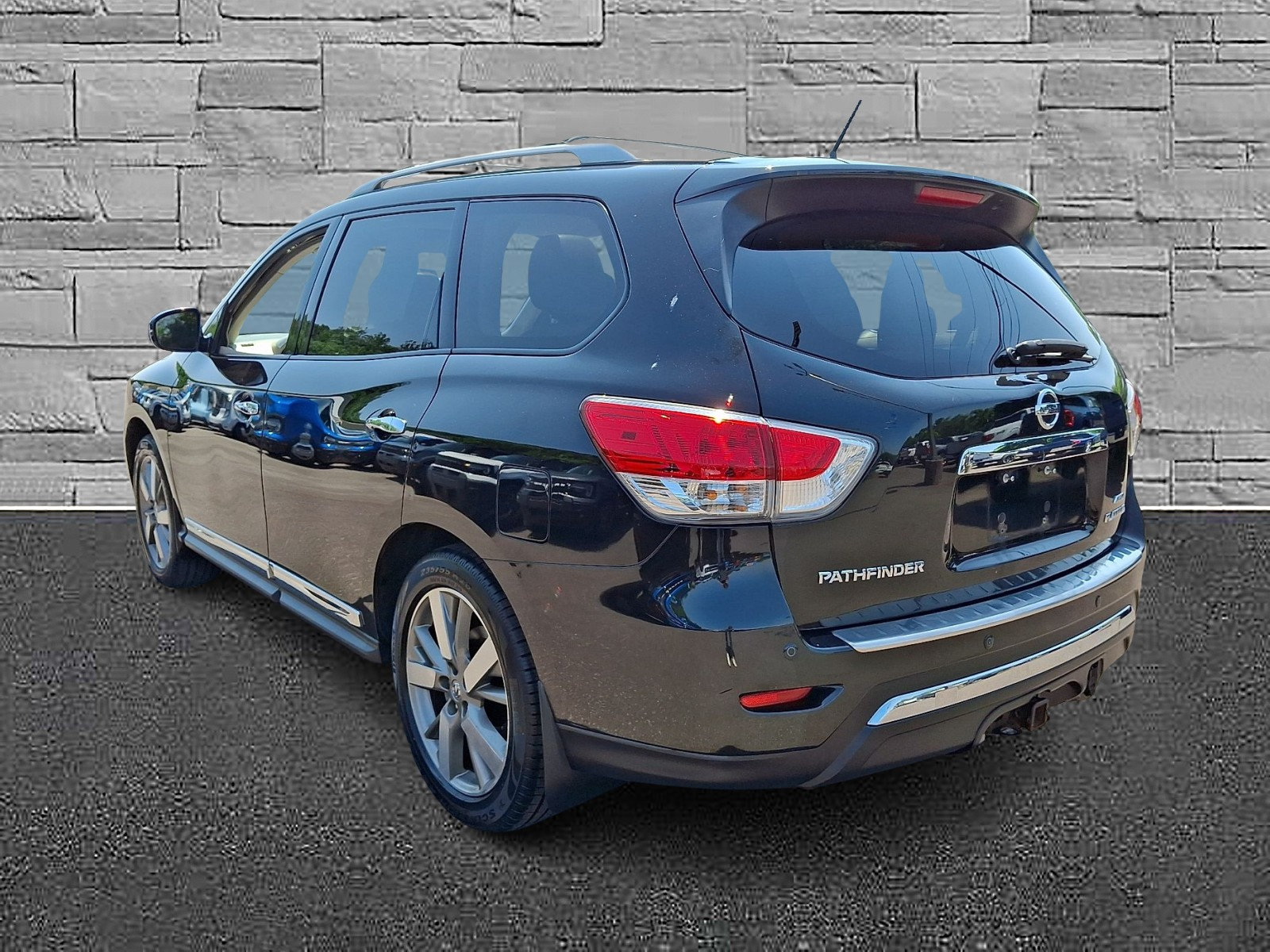 Used 2015 Nissan Pathfinder Platinum w/ Family Entertainment Package AWD/4WD image 8
