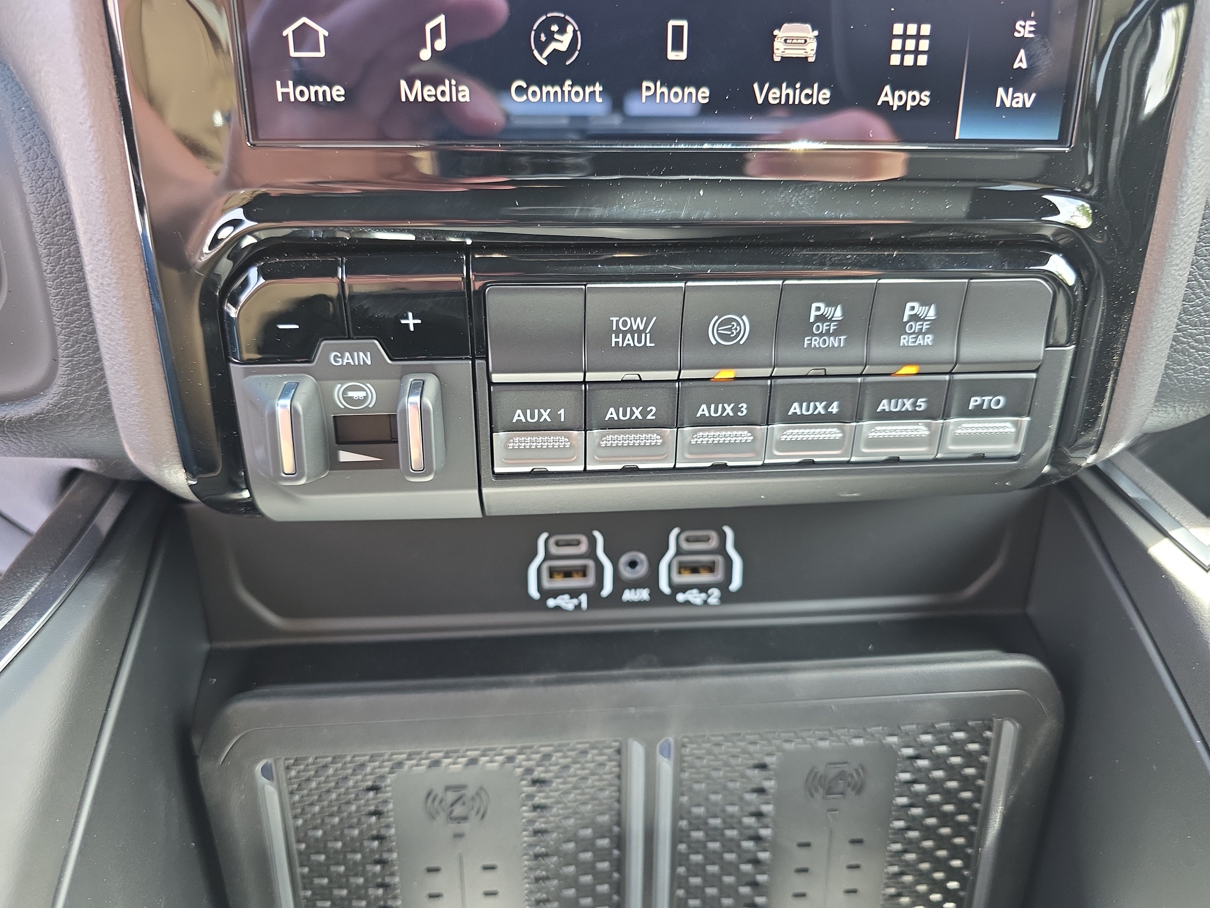 New 2026 RAM 5500 4x4 Crew Cab w/ Laramie Trim Package image 6