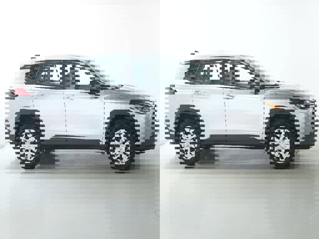 Used 2023 Toyota Corolla Cross L image 11