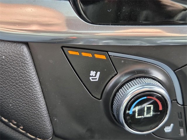 Used 2023 Chevrolet Traverse Premier image 26