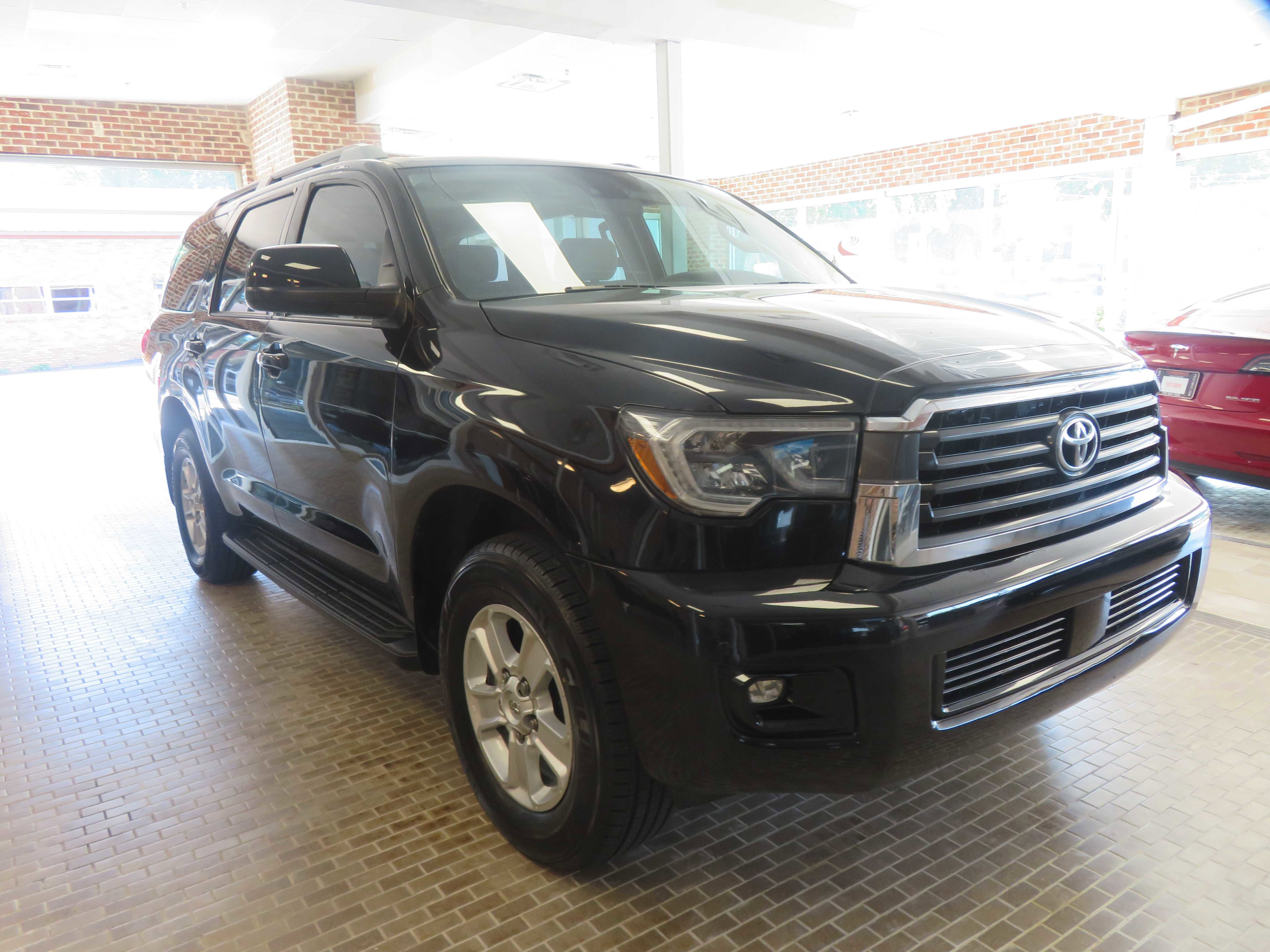 Used 2019 Toyota Sequoia SR5 AWD/4WD image 3