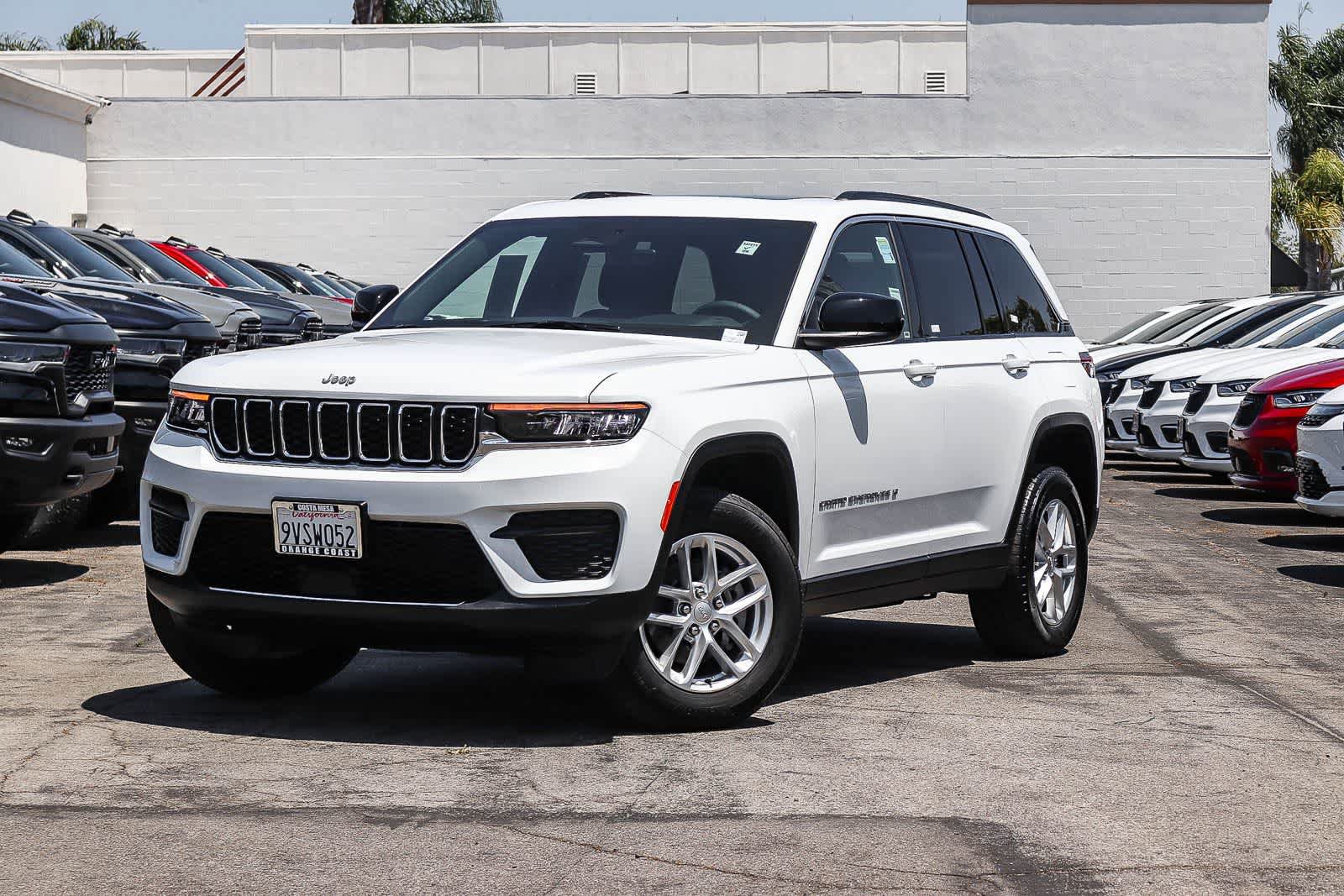 Used 2025 Jeep Grand Cherokee Laredo X RWD image 1