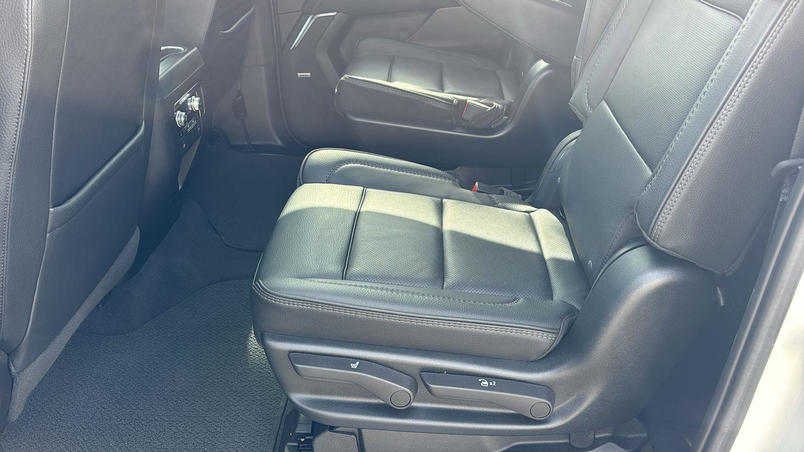 Used 2023 GMC Yukon XL Denali image 16