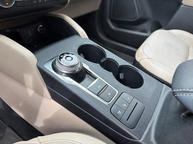 Used 2020 Ford Escape Titanium w/ Titanium Premium Package 2.0 AWD/4WD image 30